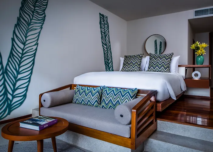 The Aviary 4*
