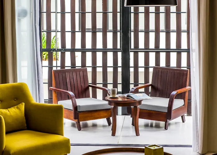 The Aviary 4*