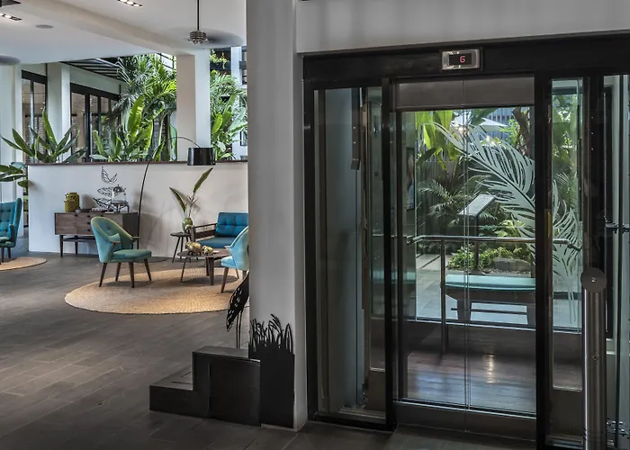 The Aviary 4*