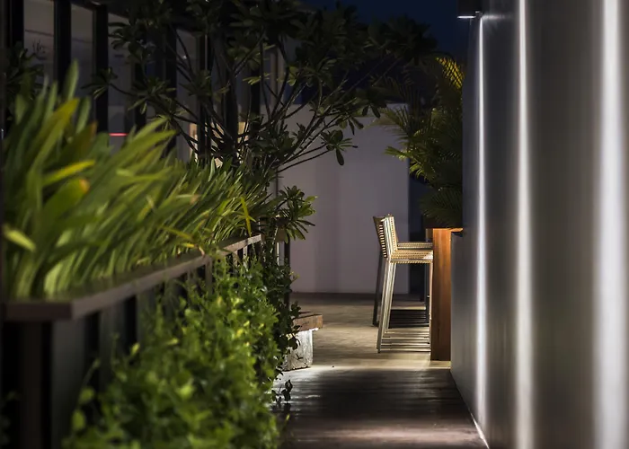 The Aviary 4*