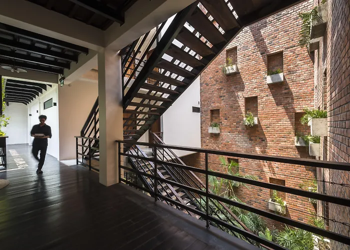 The Aviary Hotel 4*
