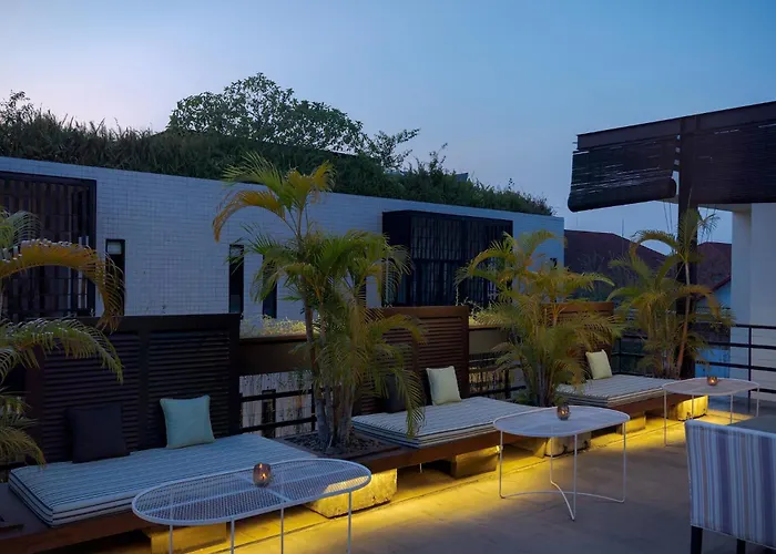 The Aviary 4*