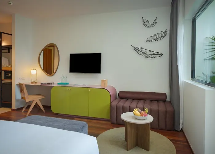 The Aviary 4*