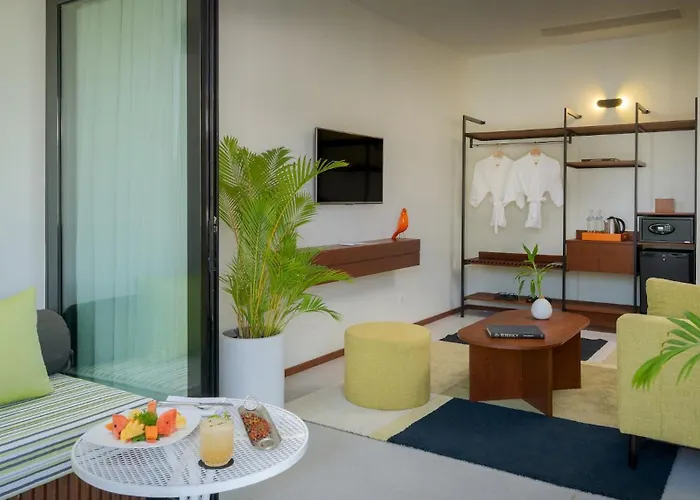 The Aviary 4*