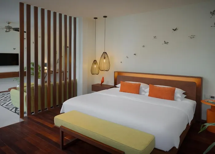 The Aviary 4*